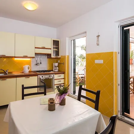 Maki Apartment Hvar Town