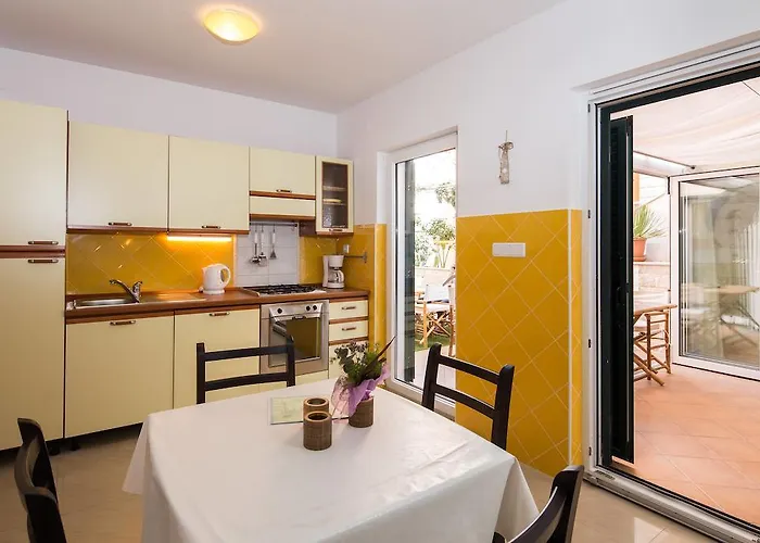 Maki Lägenhet Hvar Town